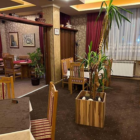 Hotel Dva Goluba Pale Eksteriør billede