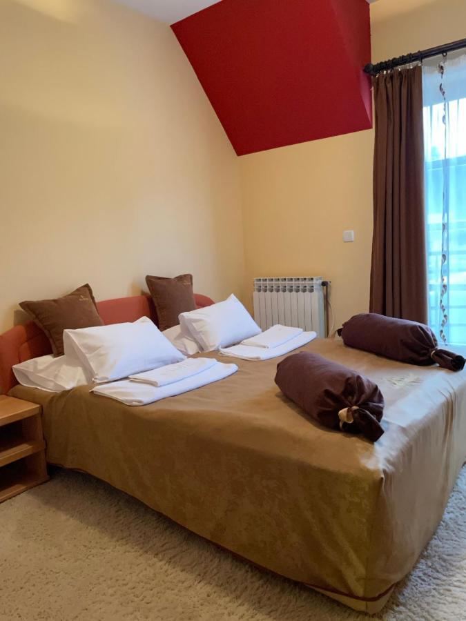 Hotel Dva Goluba Pale Eksteriør billede