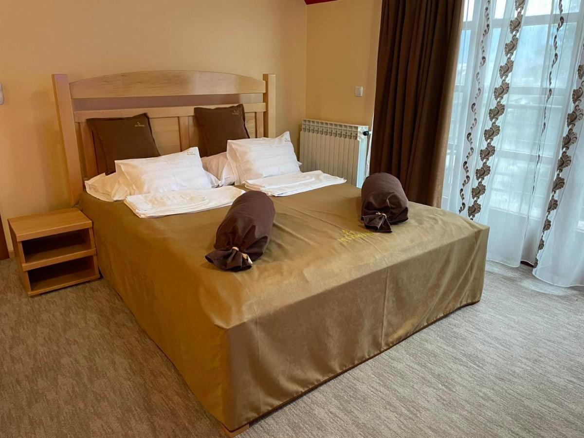 Hotel Dva Goluba Pale Eksteriør billede