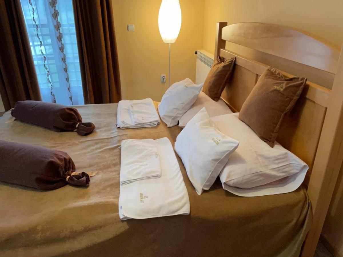 Hotel Dva Goluba Pale Eksteriør billede