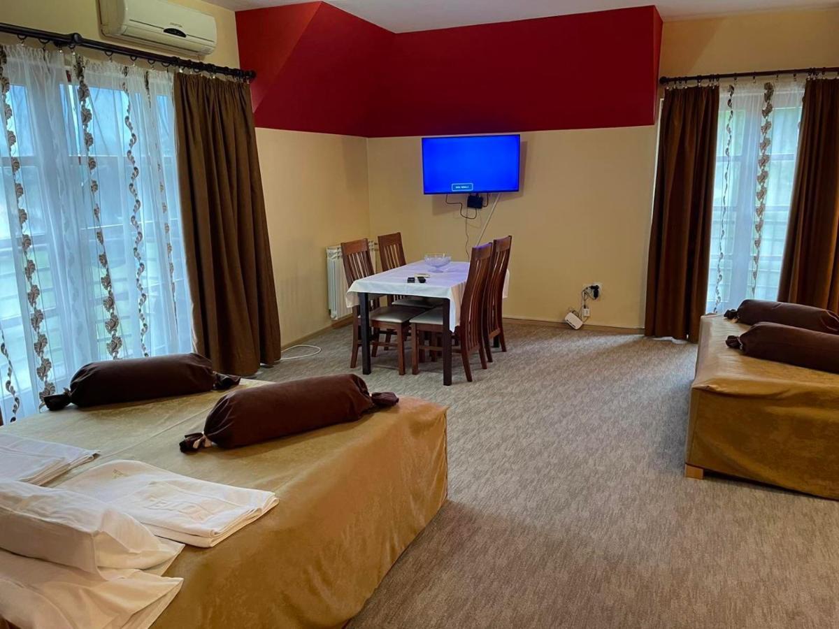 Hotel Dva Goluba Pale Eksteriør billede