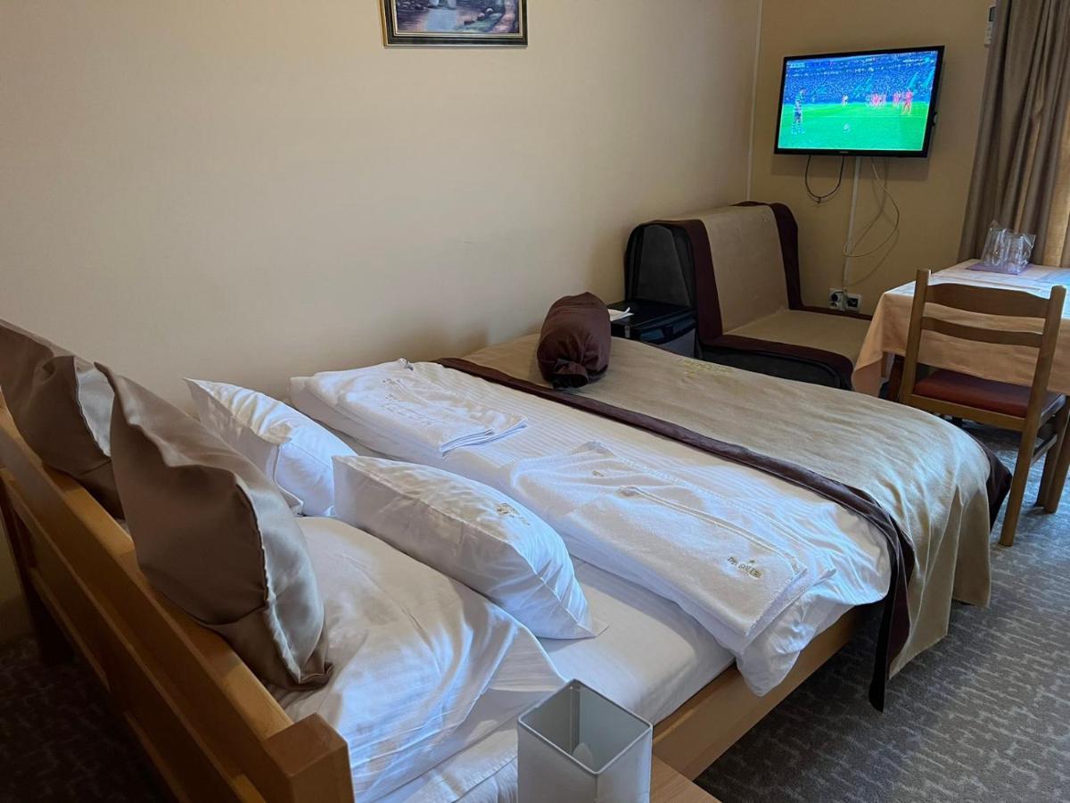 Hotel Dva Goluba Pale Eksteriør billede