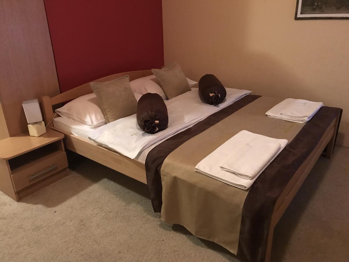 Hotel Dva Goluba Pale Eksteriør billede
