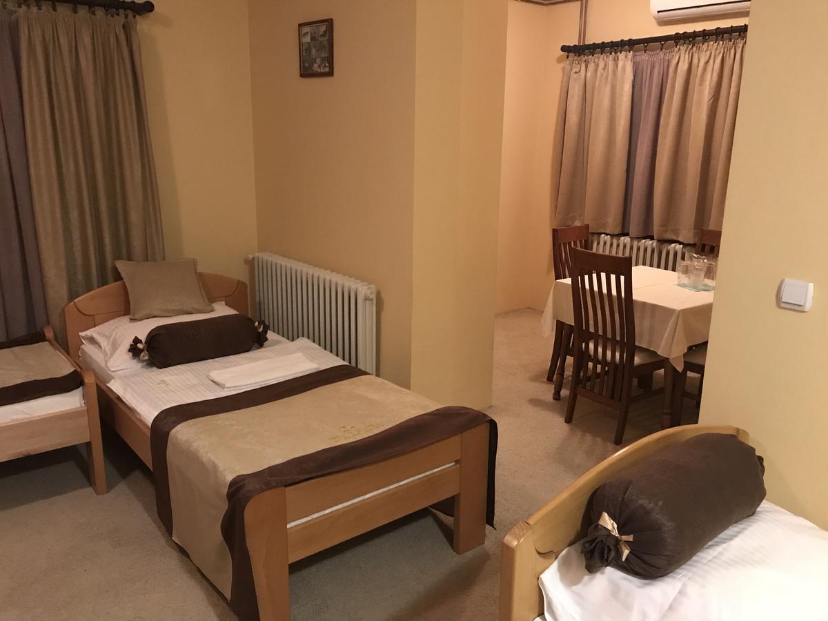 Hotel Dva Goluba Pale Eksteriør billede