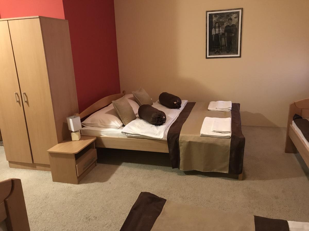 Hotel Dva Goluba Pale Eksteriør billede